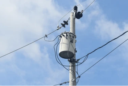 How Weather Conditions Affect the Performance of a Pole Mount Transformer